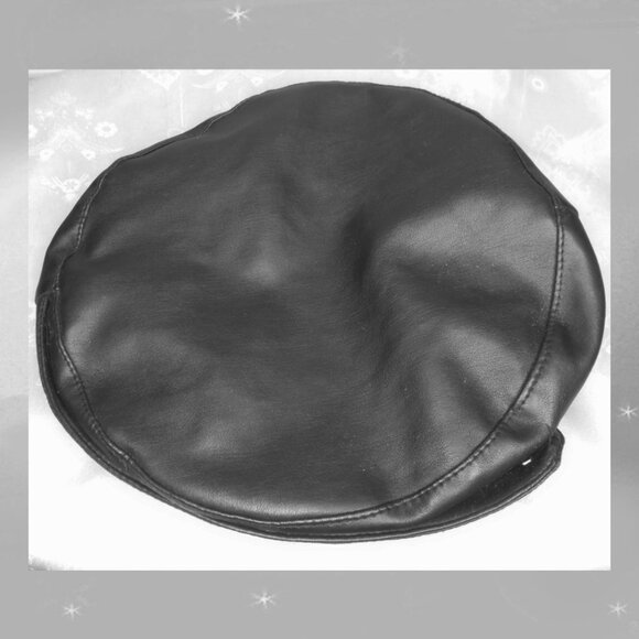Black Beret in Vegan Leather - Military Vibe - Picture 4 of 8